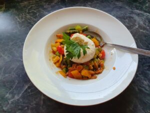 Antiaging with healthy food! Here Fresh Pasta with vegetables and Mozzarella 